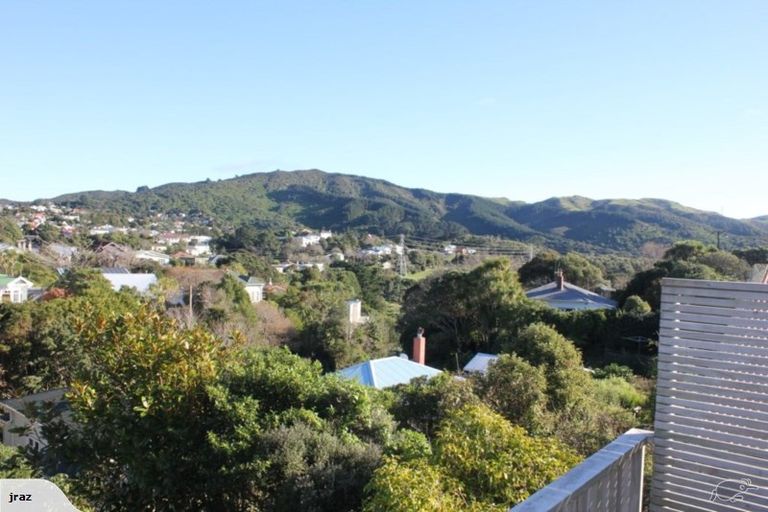 Photo of property in 9 Woburn Road, Northland, Wellington, 6012