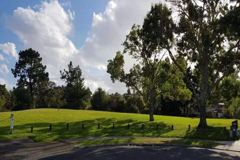 Photo of property in 15 Pixie Place, Pakuranga Heights, Auckland, 2010