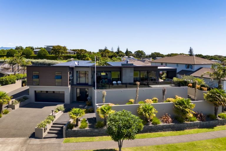 Photo of property in 15 Links Drive, Waiwhakaiho, New Plymouth, 4312