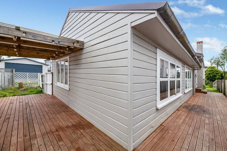 Photo of property in 118a Hutchinson Avenue, New Lynn, Auckland, 0600