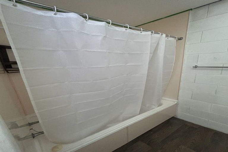 Photo of property in 6 Westmere Place, Takaro, Palmerston North, 4412