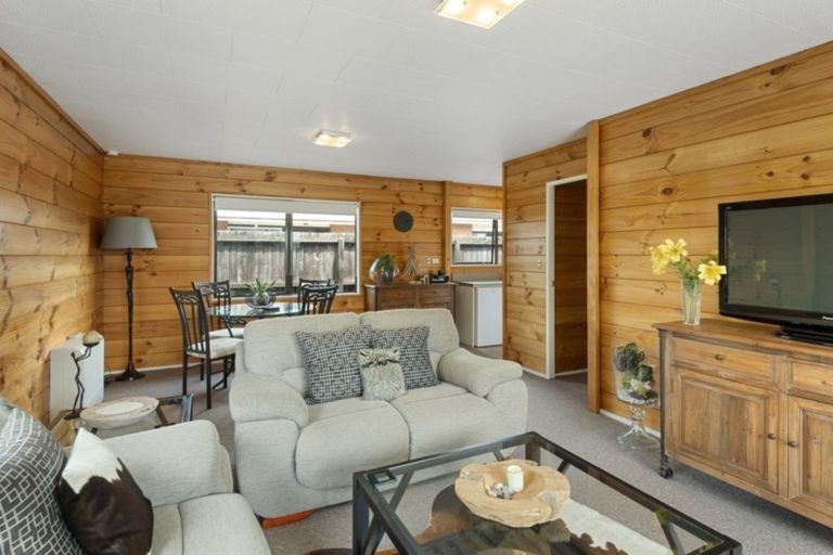 Photo of property in 31 Kirsten Place, Parklands, Christchurch, 8083