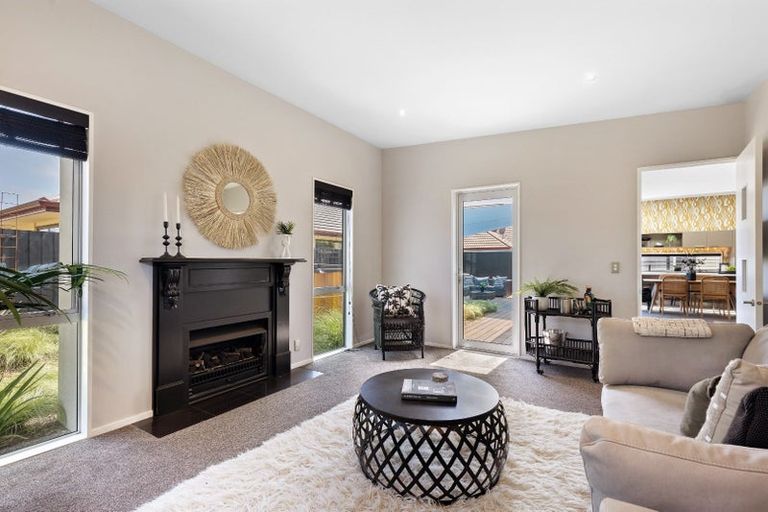 Photo of property in 11 Linkwater Way, Parklands, Christchurch, 8083