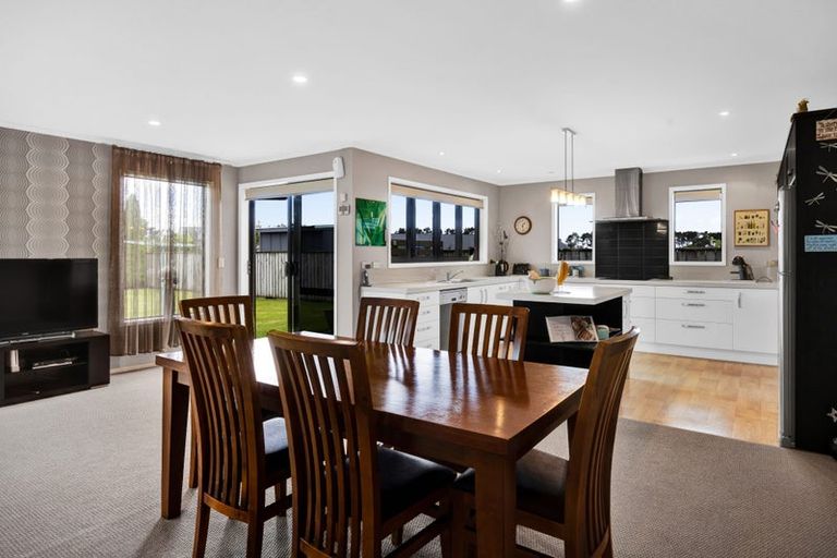 Photo of property in 12 Mercade Close, Stratford, 4332