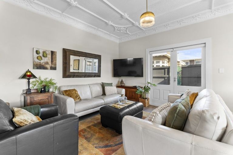 Photo of property in 244 Saint Aubyn Street, New Plymouth, 4310