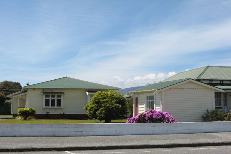 Photo of property in 49 Queen Street, Westport, 7825