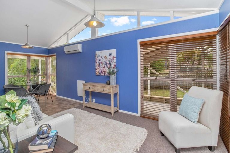 Photo of property in 1/7 The Rosebowl, Sunnyhills, Auckland, 2010