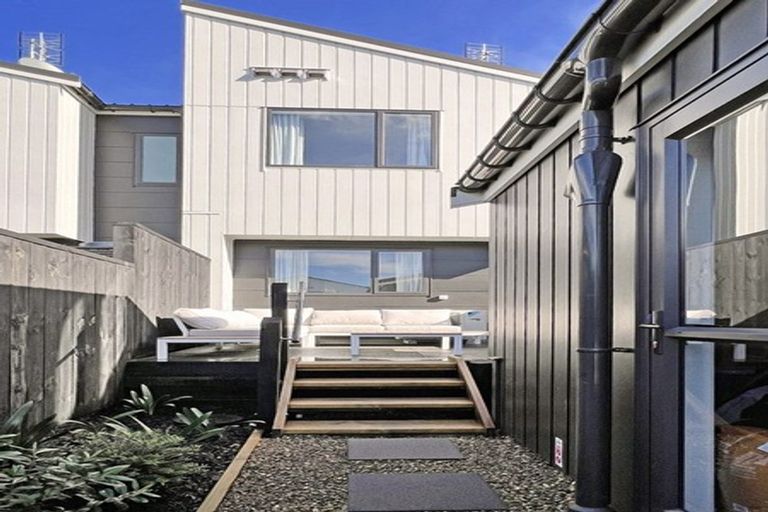 Photo of property in 25/1 Scott Road, Hobsonville, Auckland, 0616