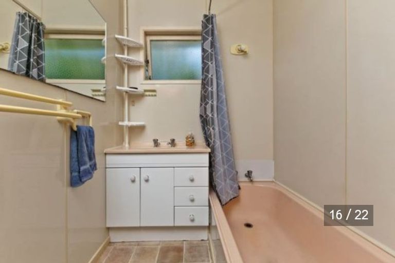 Photo of property in 23 Ellice Road, Totara Vale, Auckland, 0629