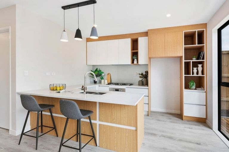 Photo of property in 10 Pohewa Road, Silverdale, 0932