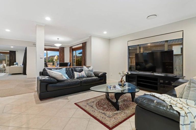 Photo of property in 14 Duntrune Road, Flat Bush, Auckland, 2016