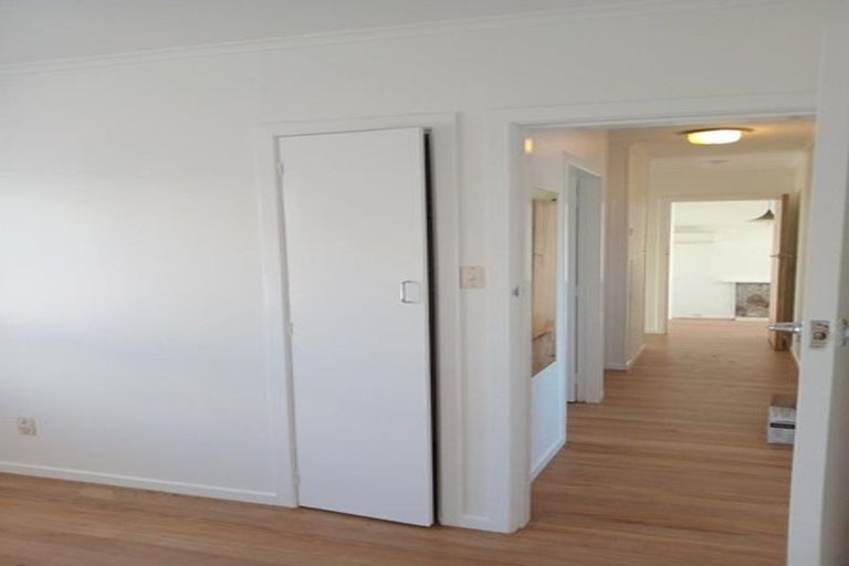 Photo of property in 8 Dawnhaven Drive, Te Atatu Peninsula, Auckland, 0610