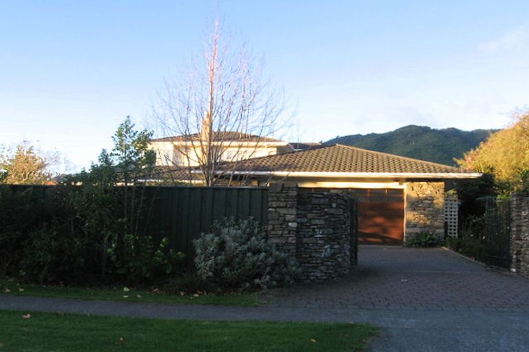 Photo of property in 34 Karu Crescent, Waikanae, 5036