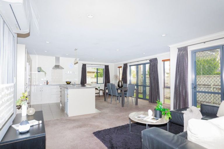 Photo of property in 112 Saint James Drive, Huntington, Hamilton, 3210