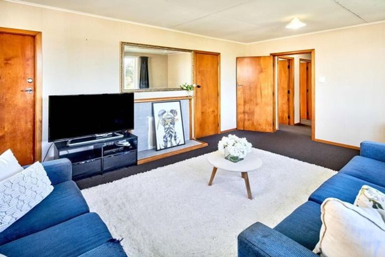 Photo of property in 52 Owhiti Street, Titahi Bay, Porirua, 5022