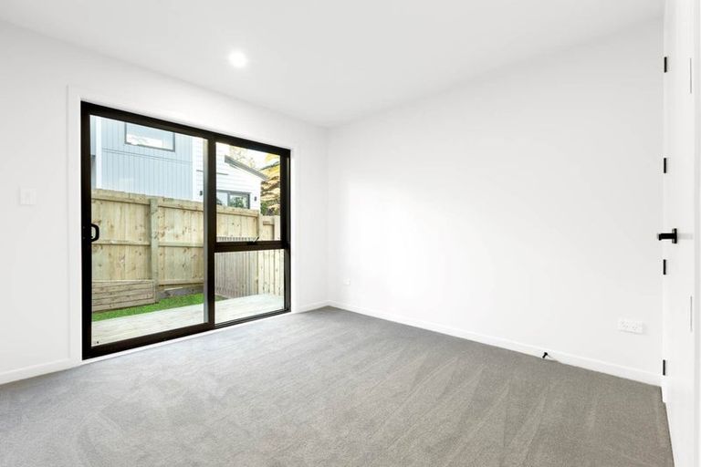 Photo of property in 69d Chivalry Road, Glenfield, Auckland, 0629