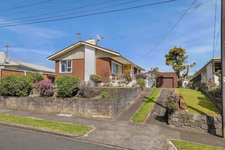 Photo of property in 18 Belair Avenue, Blagdon, New Plymouth, 4310