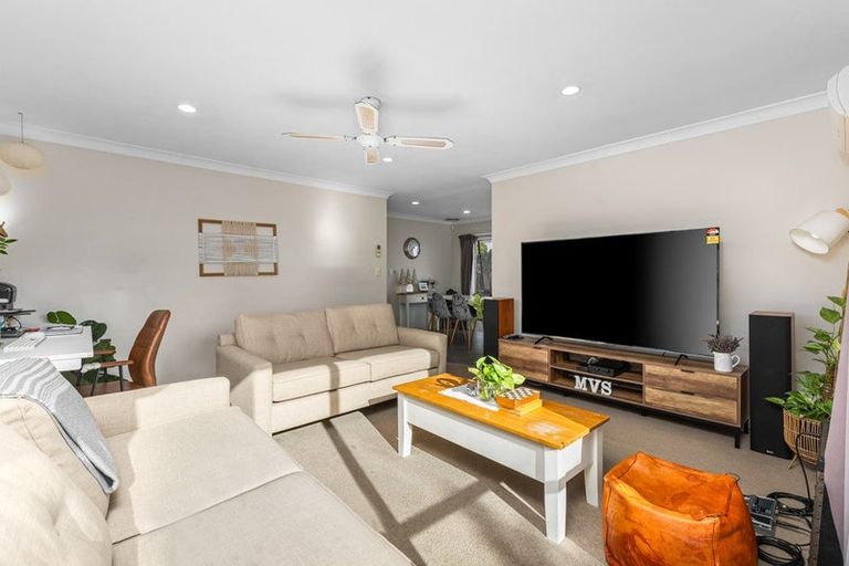 Photo of property in 41 Newington Road, Henderson, Auckland, 0612