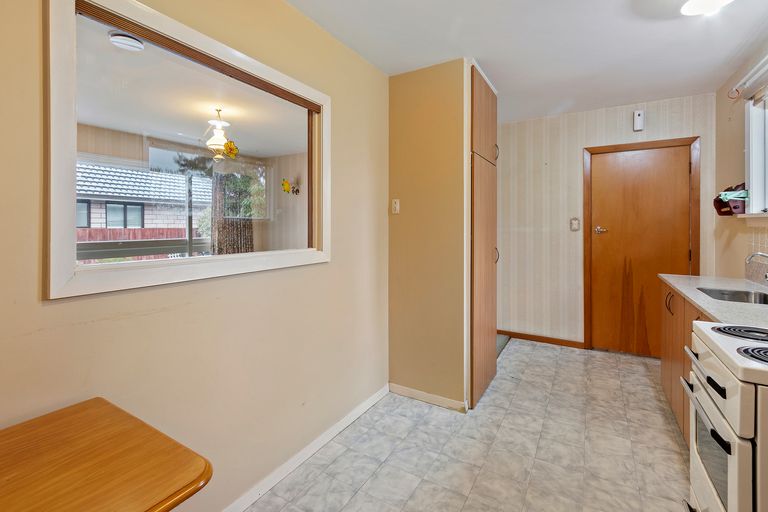 Photo of property in 43 Prestons Road, Redwood, Christchurch, 8051