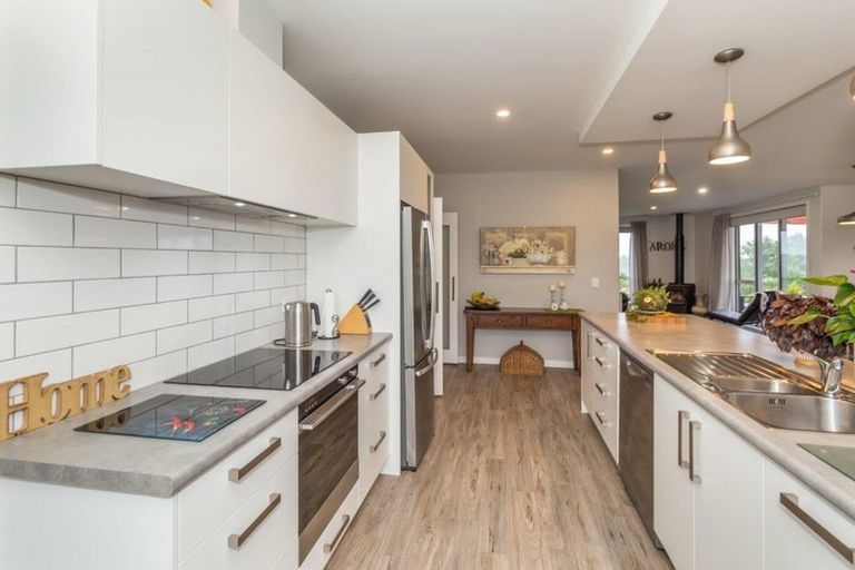 Photo of property in 9 Waipuna Grove, Levin, 5571