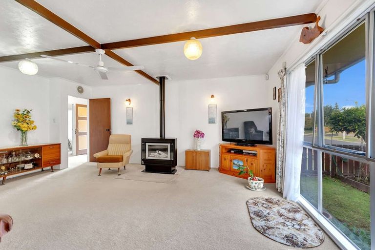 Photo of property in 1 Milsom Place, Te Puke, 3119