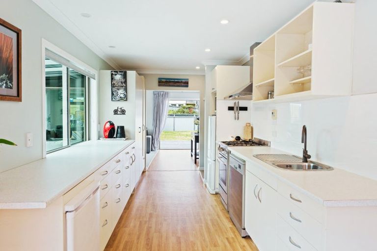 Photo of property in 50 Seaview Road, Paraparaumu Beach, Paraparaumu, 5032