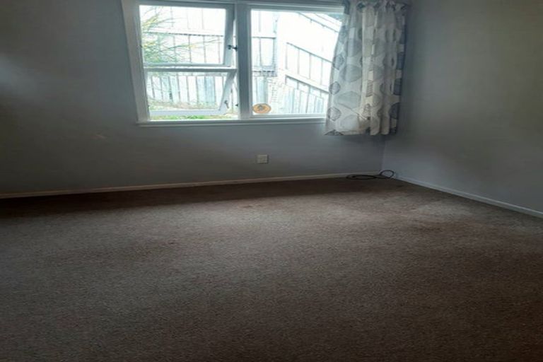 Photo of property in 32 Castle Crescent, Stokes Valley, Lower Hutt, 5019