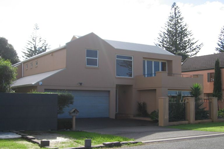 Photo of property in 4 Noel Avenue, Orewa, 0931