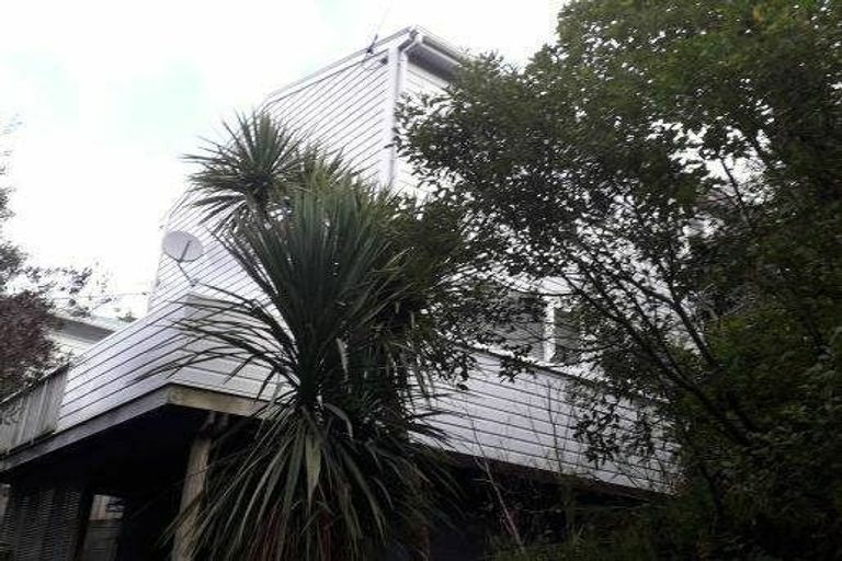 Photo of property in 15a Governor Road, Northland, Wellington, 6012