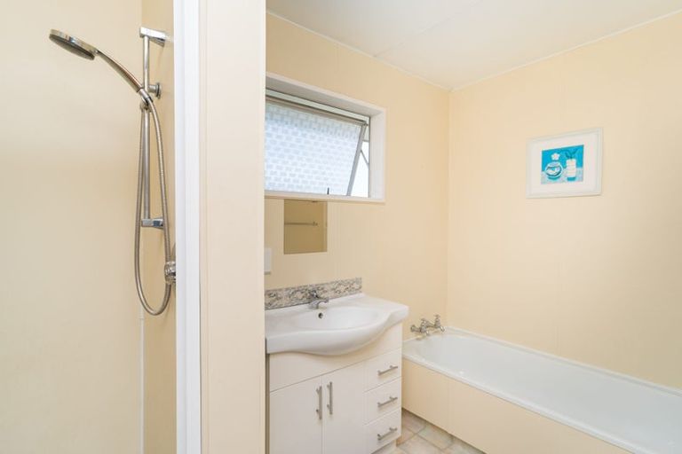 Photo of property in 2 Paradise Place, Milson, Palmerston North, 4414