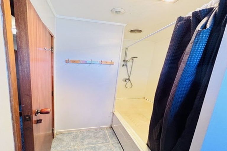 Photo of property in 60 Strid Road, Te Atatu South, Auckland, 0610