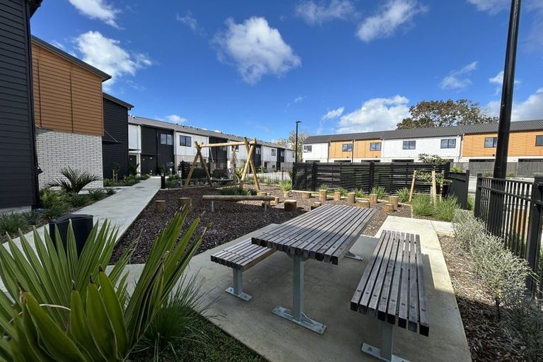 Photo of property in 11 Whati Lane, Henderson, Auckland, 0612