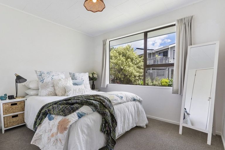 Photo of property in 12 Orewa Heights Crescent, Orewa, 0931