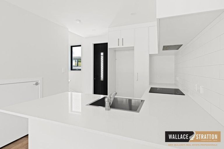 Photo of property in 42 Tokai Place, Glen Eden, 0602