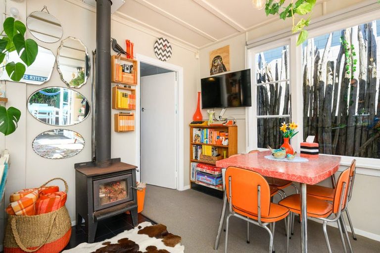 Photo of property in 15 Hall Place, Foxton Beach, Foxton, 4815