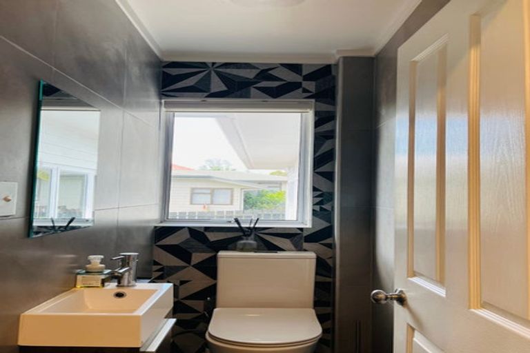 Photo of property in 21 Bleakhouse Road, Howick, Auckland, 2014