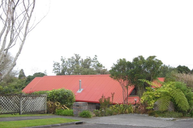 Photo of property in 21b Sequoia Grove, Merrilands, New Plymouth, 4312