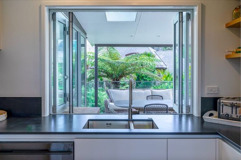 Photo of property in 45 Huia Road, Titirangi, Auckland, 0604