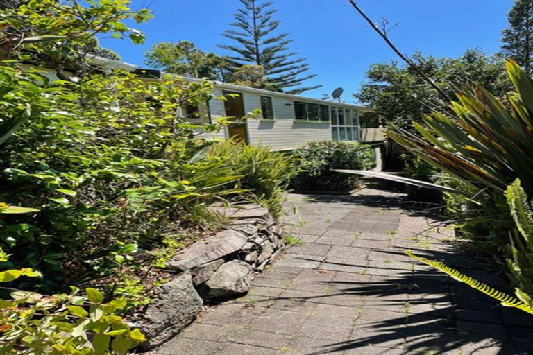 Photo of property in 38 Daffodil Street, Titirangi, Auckland, 0604