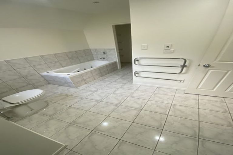 Photo of property in 84 Cypress Drive, Maungaraki, Lower Hutt, 5010