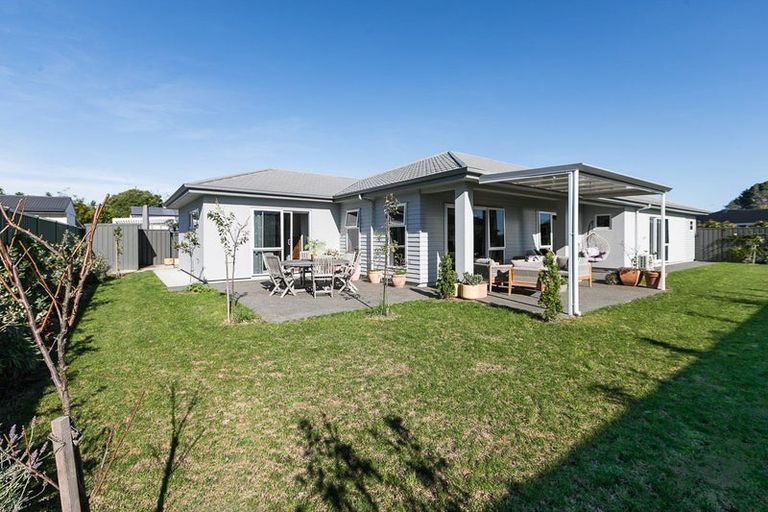 Photo of property in 7 Willow Brook Place, Clive, 4102