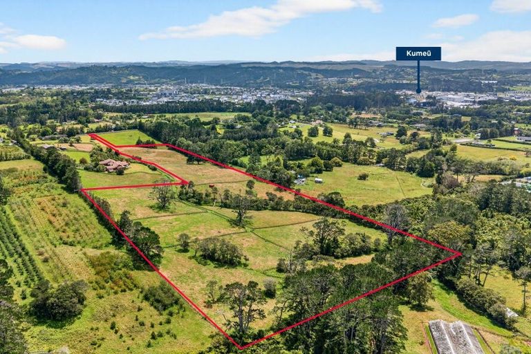 Photo of property in 11 Tawa Road, Kumeu, 0891