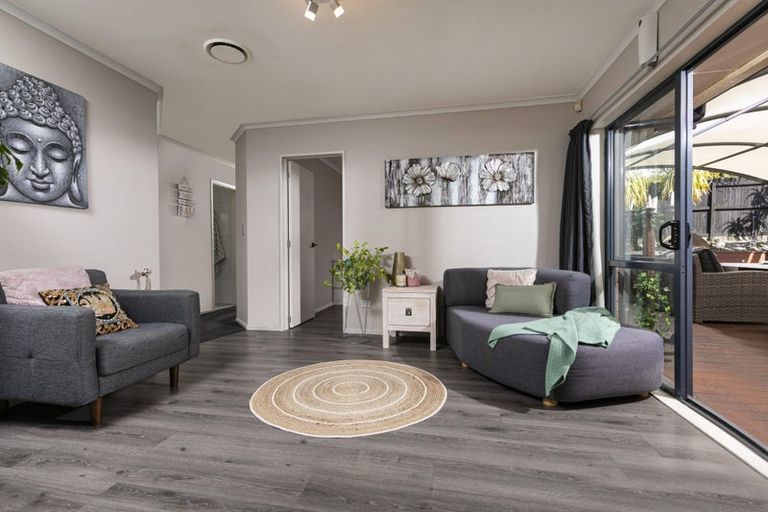 Photo of property in 51 Jadewynn Drive, Massey, Auckland, 0614