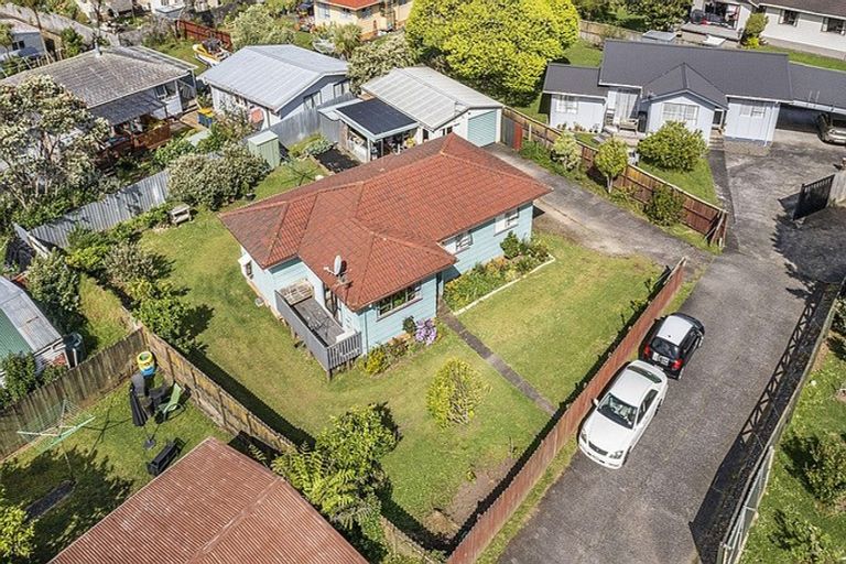 Photo of property in 12 Hinerau Street, Henderson, Auckland, 0612