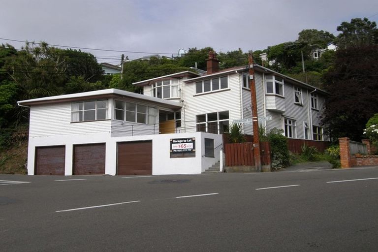 Photo of property in 2 Sugarloaf Road, Brooklyn, Wellington, 6021