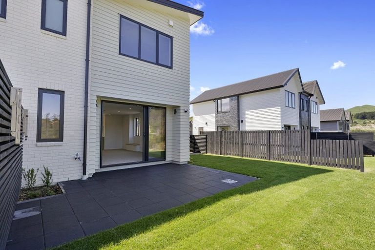 Photo of property in 36 Turtleback Avenue, Whitby, 5024