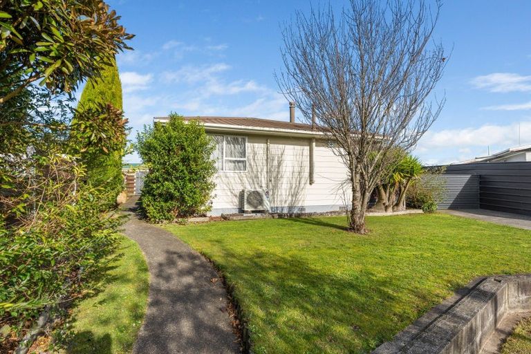 Photo of property in 24 Hillcrest Drive, Kelvin Grove, Palmerston North, 4414