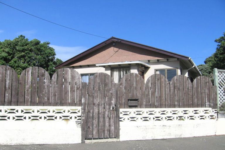Photo of property in 23 Rua Street, Lyall Bay, Wellington, 6022
