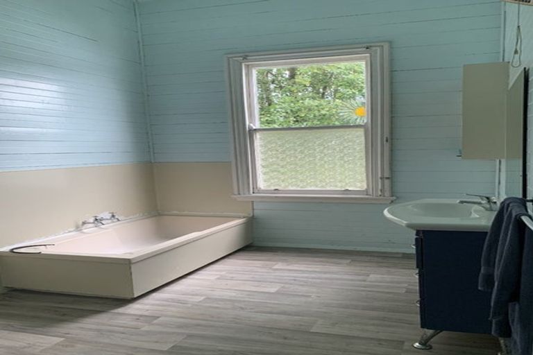 Photo of property in 24 Avenue Road, Foxton, 4814