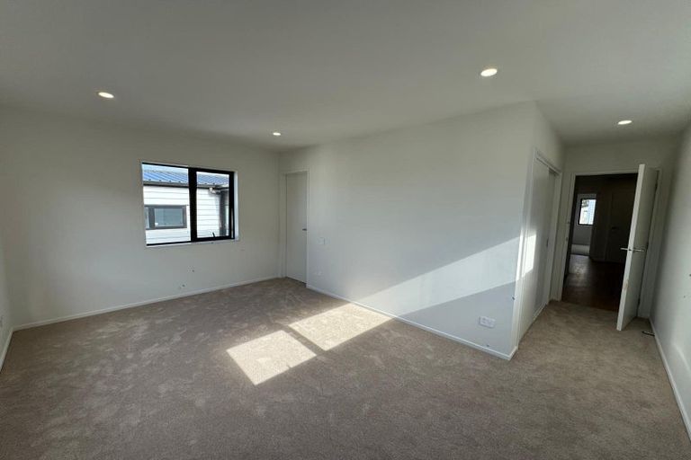 Photo of property in 4/90 Picasso Drive, West Harbour, Auckland, 0618